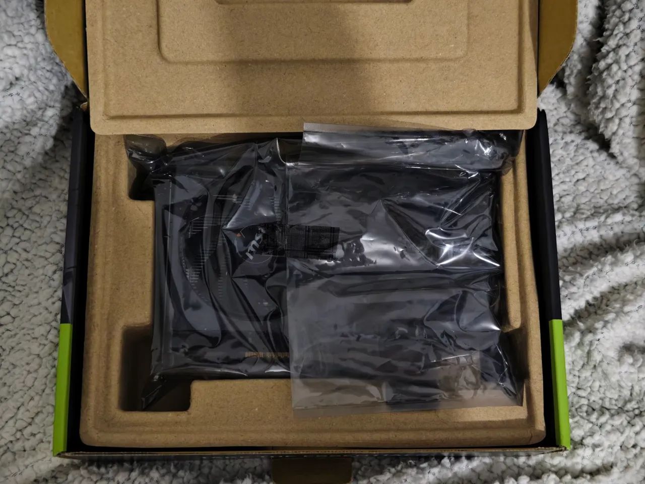 Placa de vídeo RTX 5060 8GB Shadow 2x MSI - Foto 2