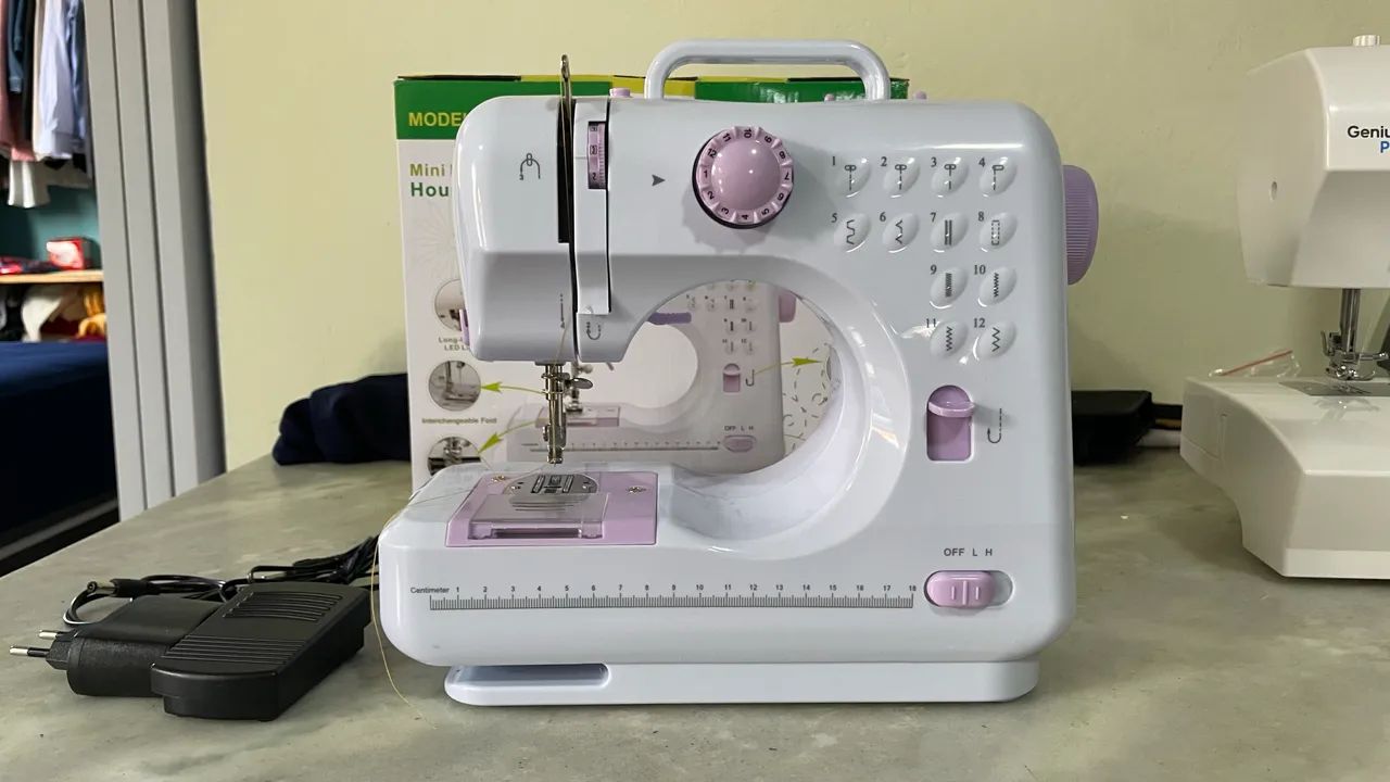 Mini máquina de costura 