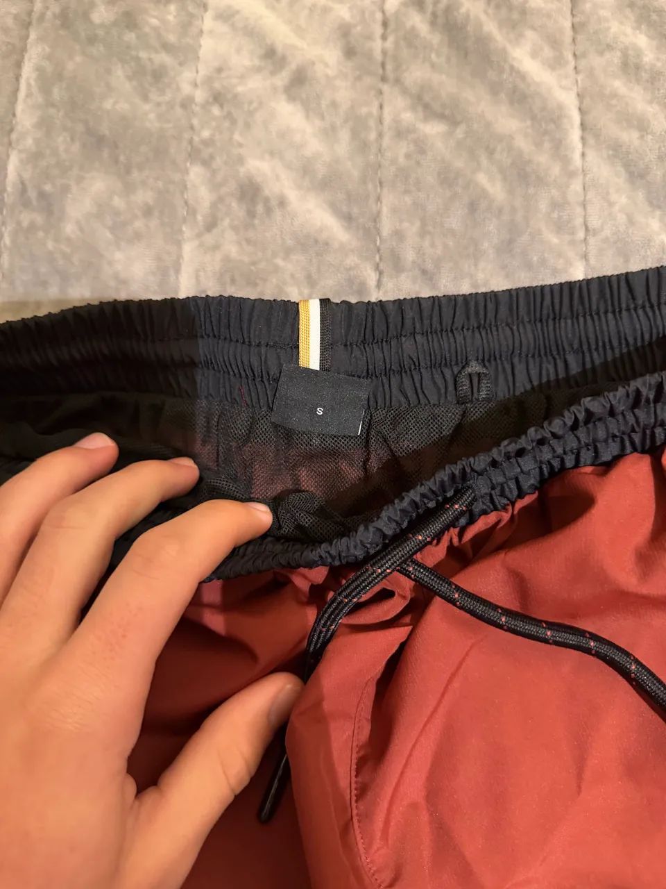 SHORT ORIGINAL DA HUGO BOSS VINHO TAMANHO P - Foto 2