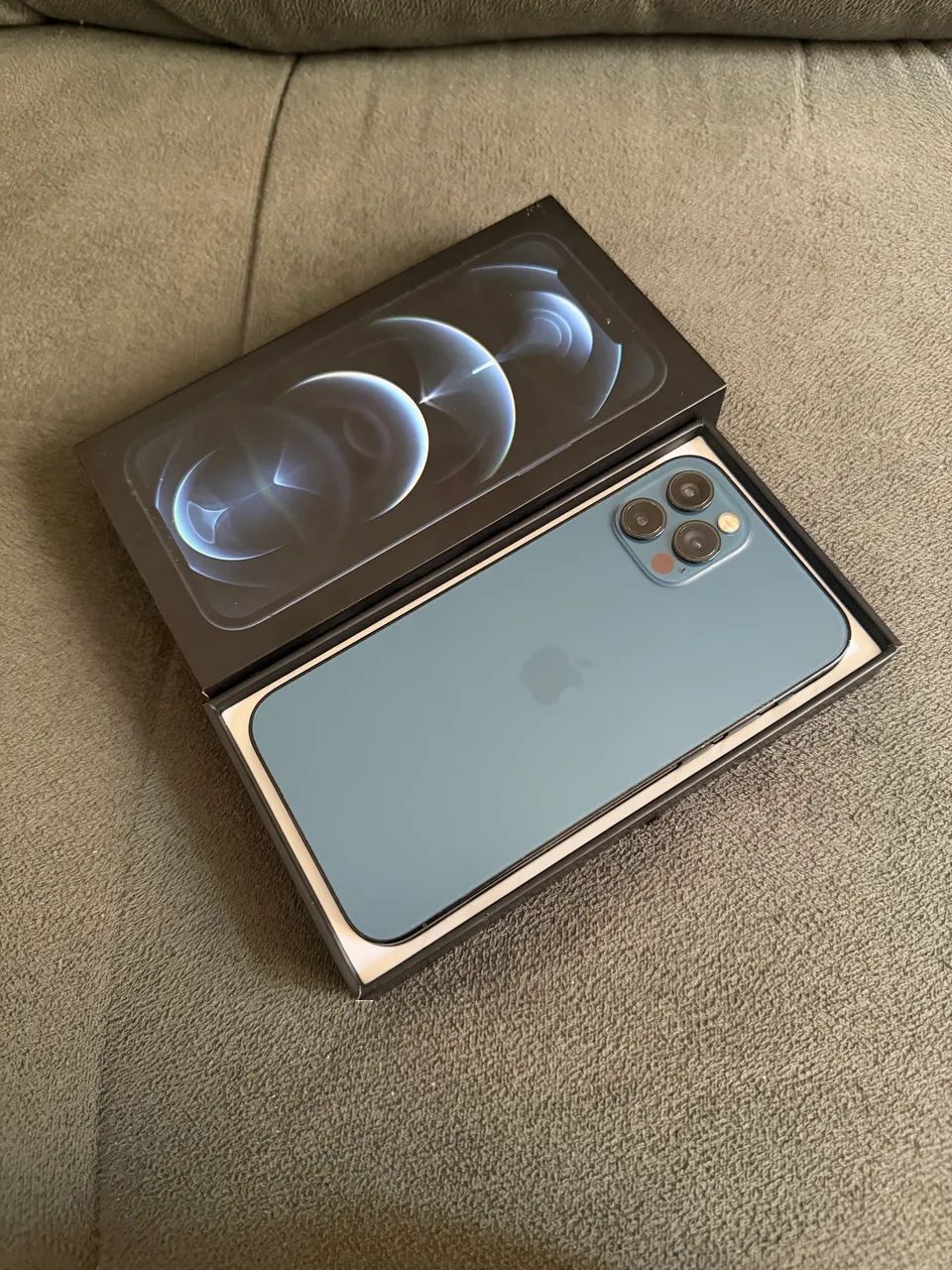 IPhone 12 Pro azul 128gb! Aceito cartão até 12x. - Celulares e