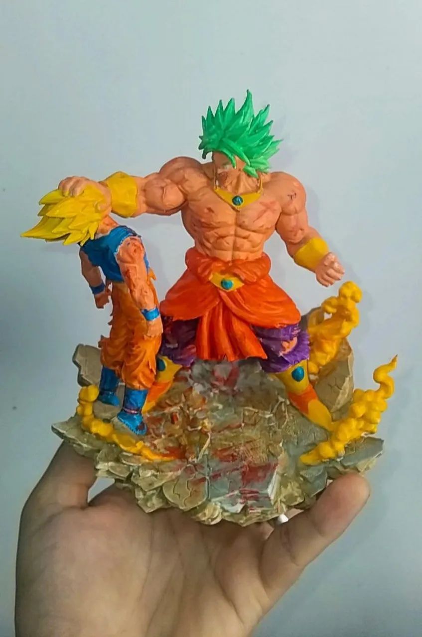 Action figure dragon ball broly e goku