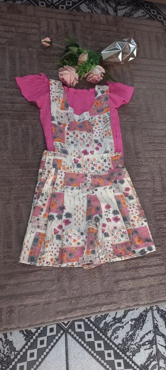 Macaquinho florido+ blusa em elastex  - Foto 2