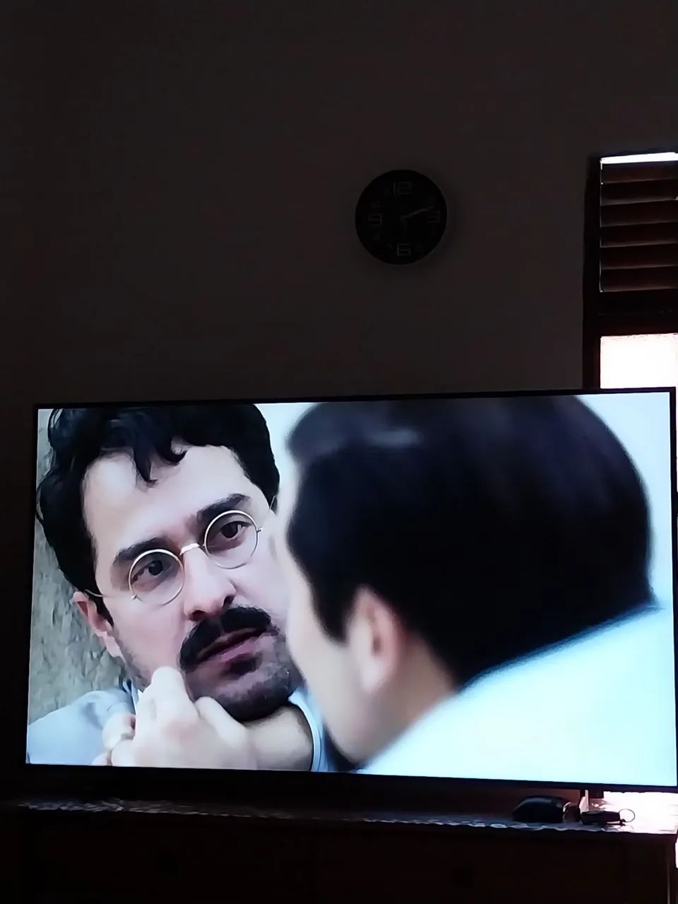 TV QLED semi nova - Foto 4