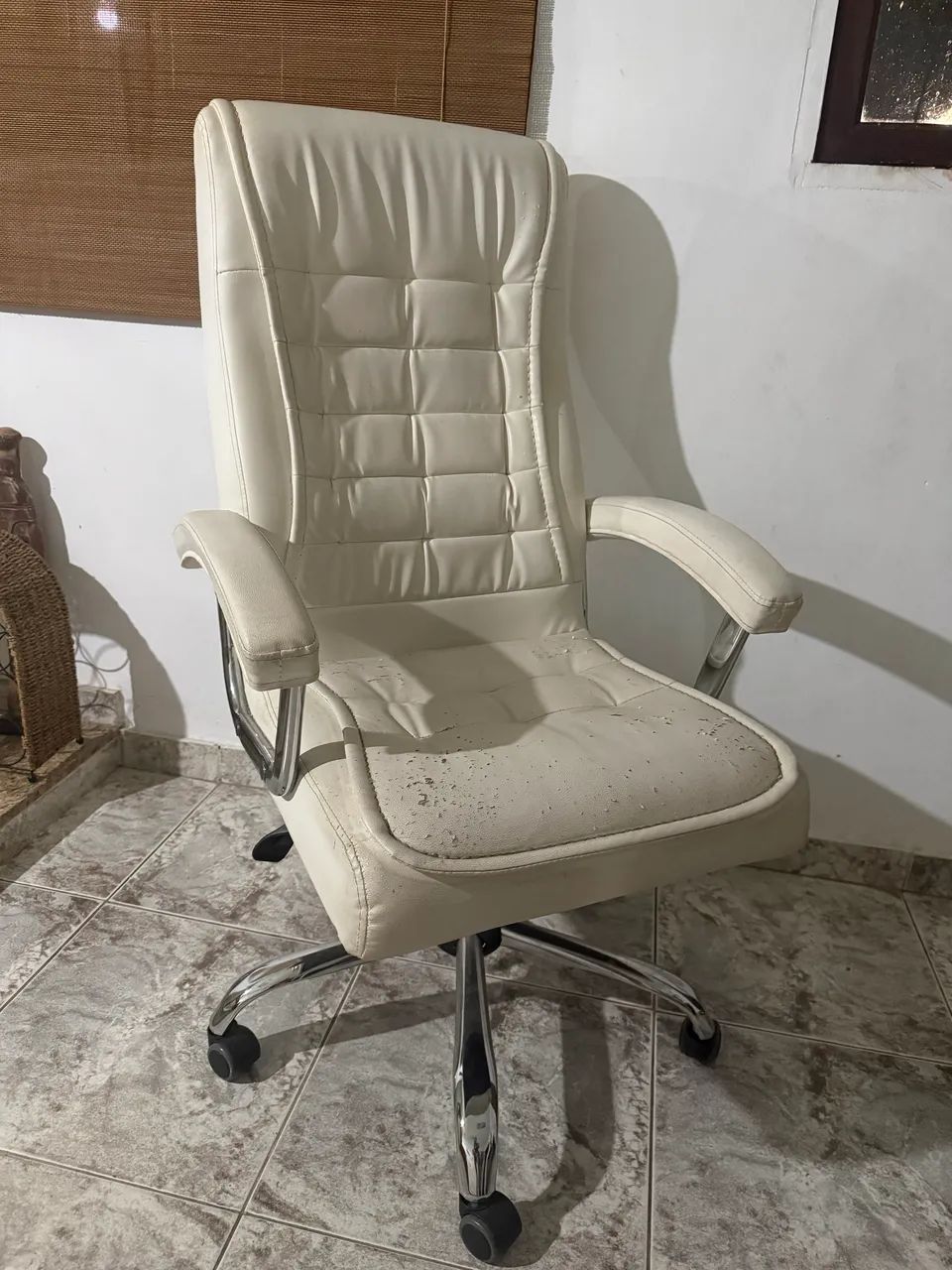Cadeira De Escritório Presidente Ergonômica Branca Com 42 Molas Ensacadas