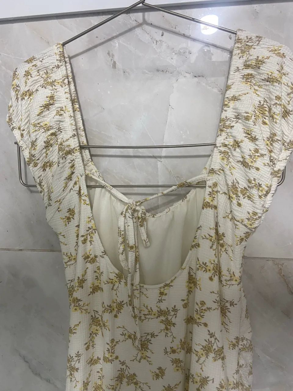 Vestido delicado com flores  - Foto 2