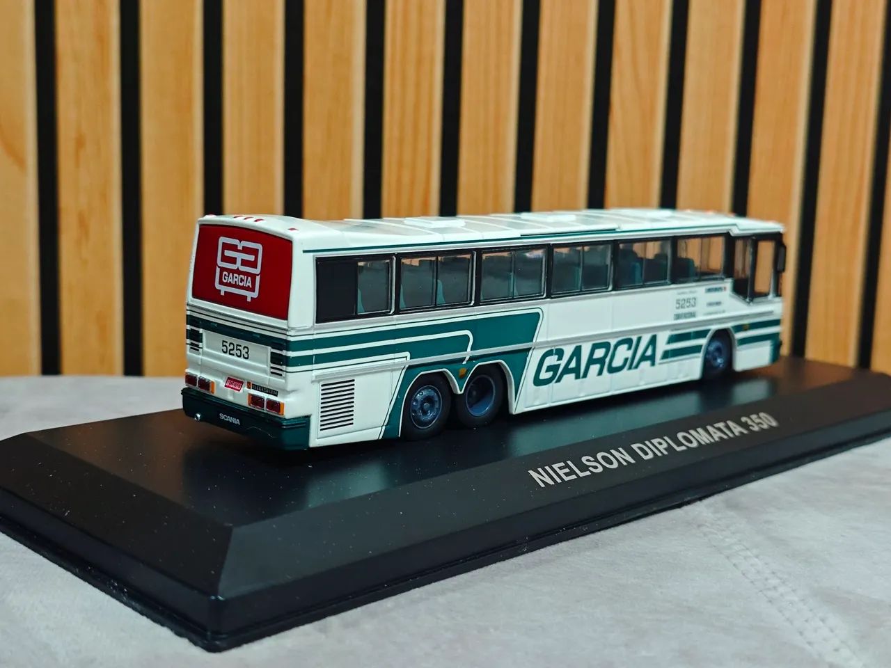 Miniatura de Ônibus - Viação Garcia  - Foto 2