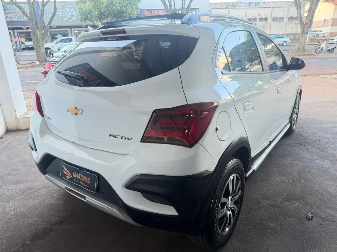 Chevrolet Onix Activ 1.4 8V Flex Mec. 4P 2018 - Foto 2