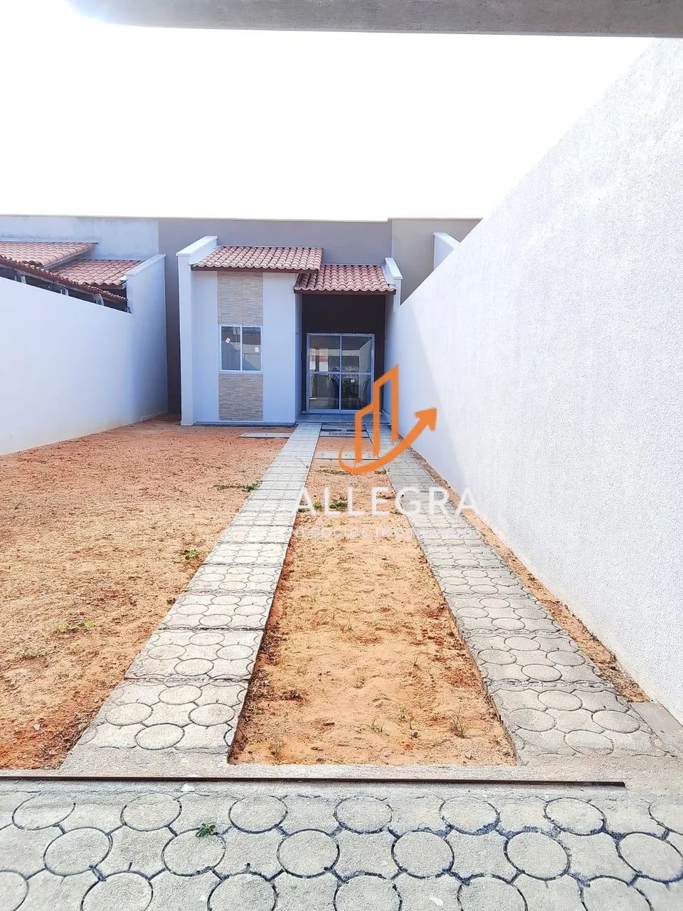 CASA PLANA COM 3 QUARTOS