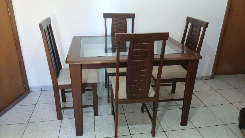 Conjunto Sala de Jantar Madeira Maciça Weihermann (Mesa + 4 Cadeiras) - Ótimo Estado! - Foto 3