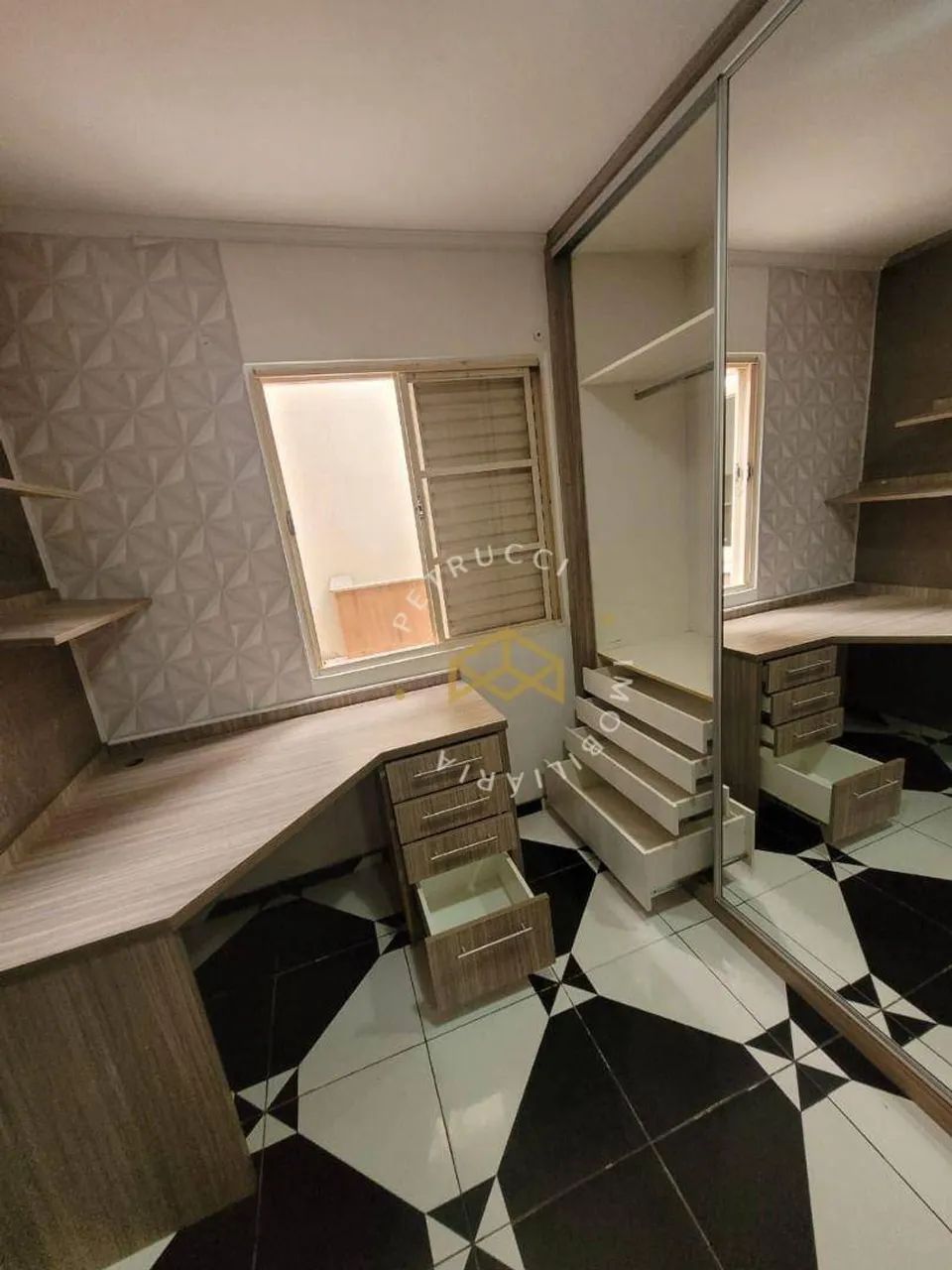 CASA COM ÓTIMO APROVEITAMENTO DE ESPAÇO, IDEAL PARA QUEM BUSCA CONFORTO E PRATICIDADE. - Foto 5