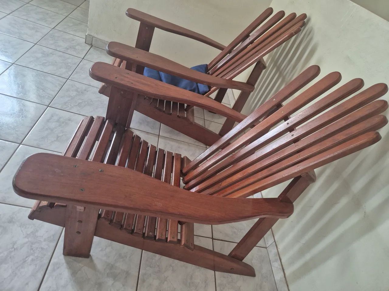 Vendo 2 ( duas ) cadeiras de madeira maciça  - Foto 5