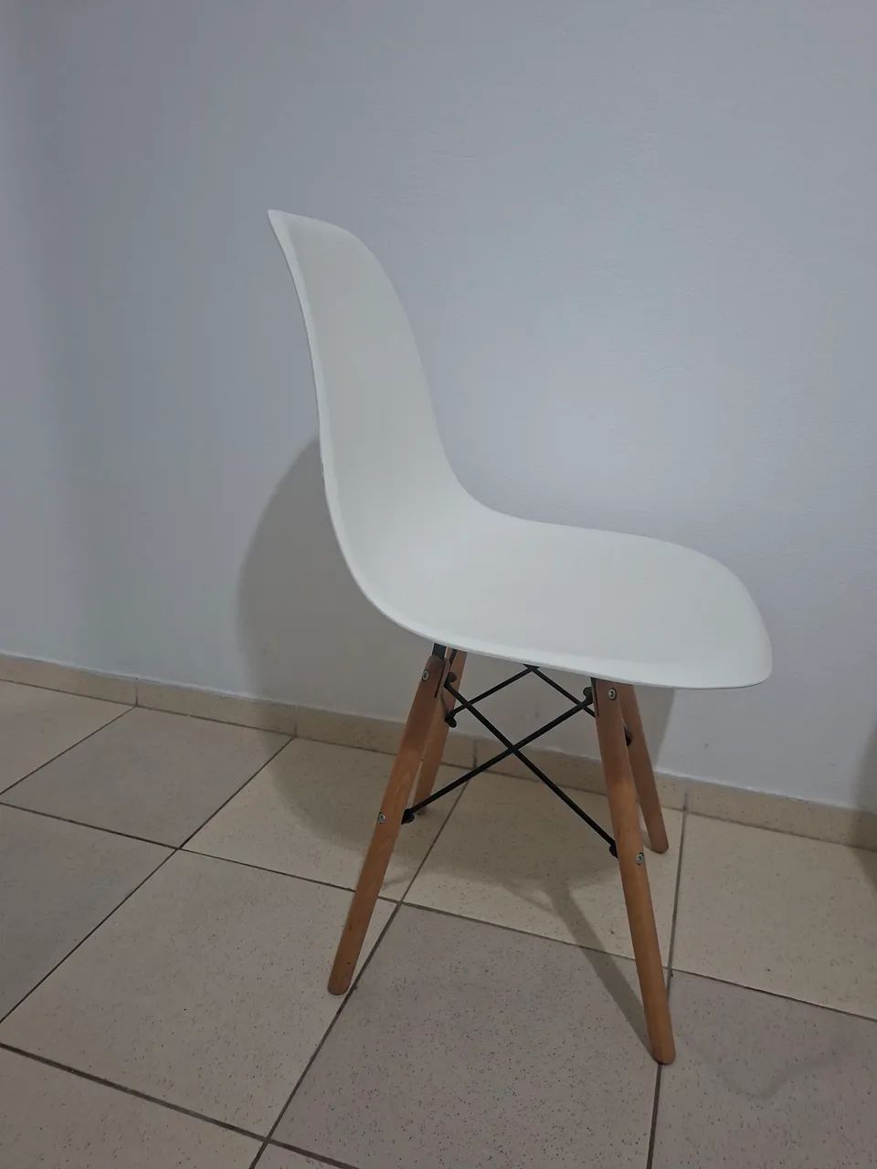 Cadeira Charles Eames Eiffel branca  - Foto 5