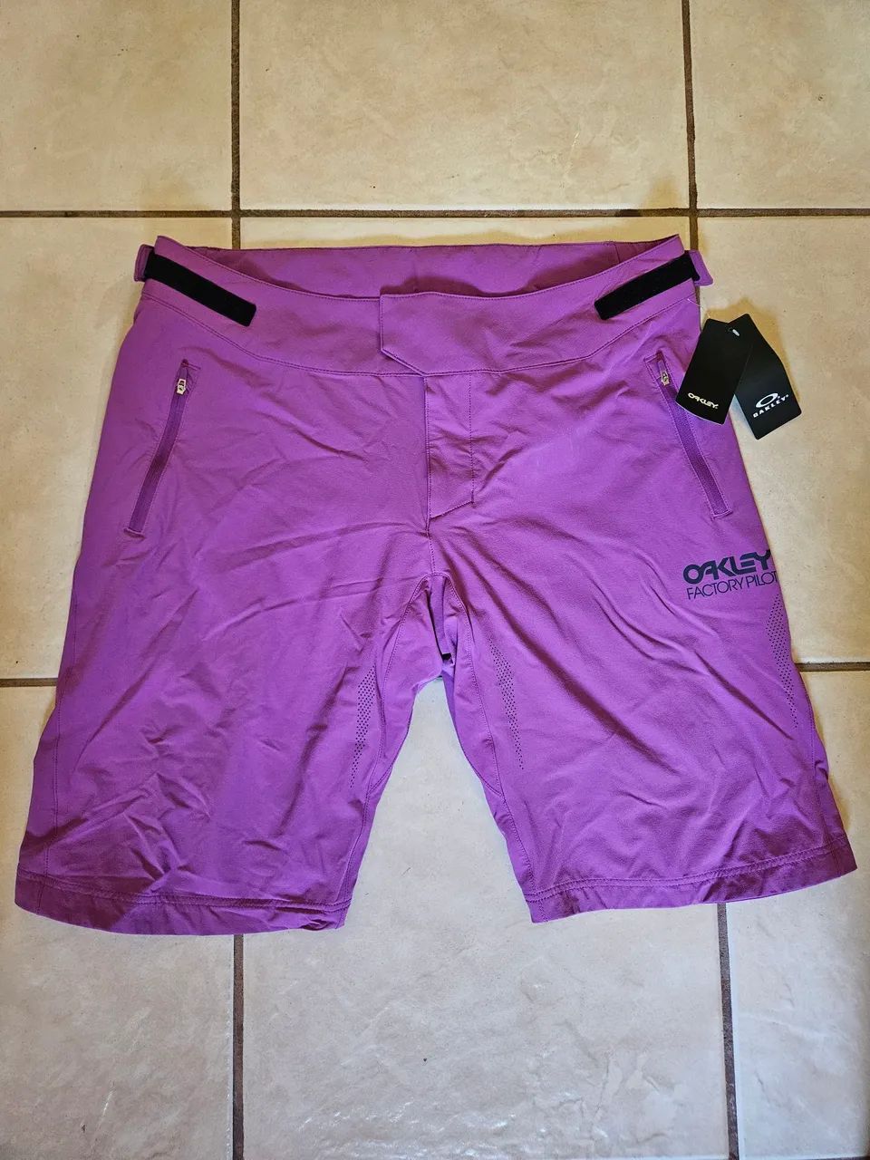 BERMUDA OAKLEY FACTORY PILOT RC NOVA