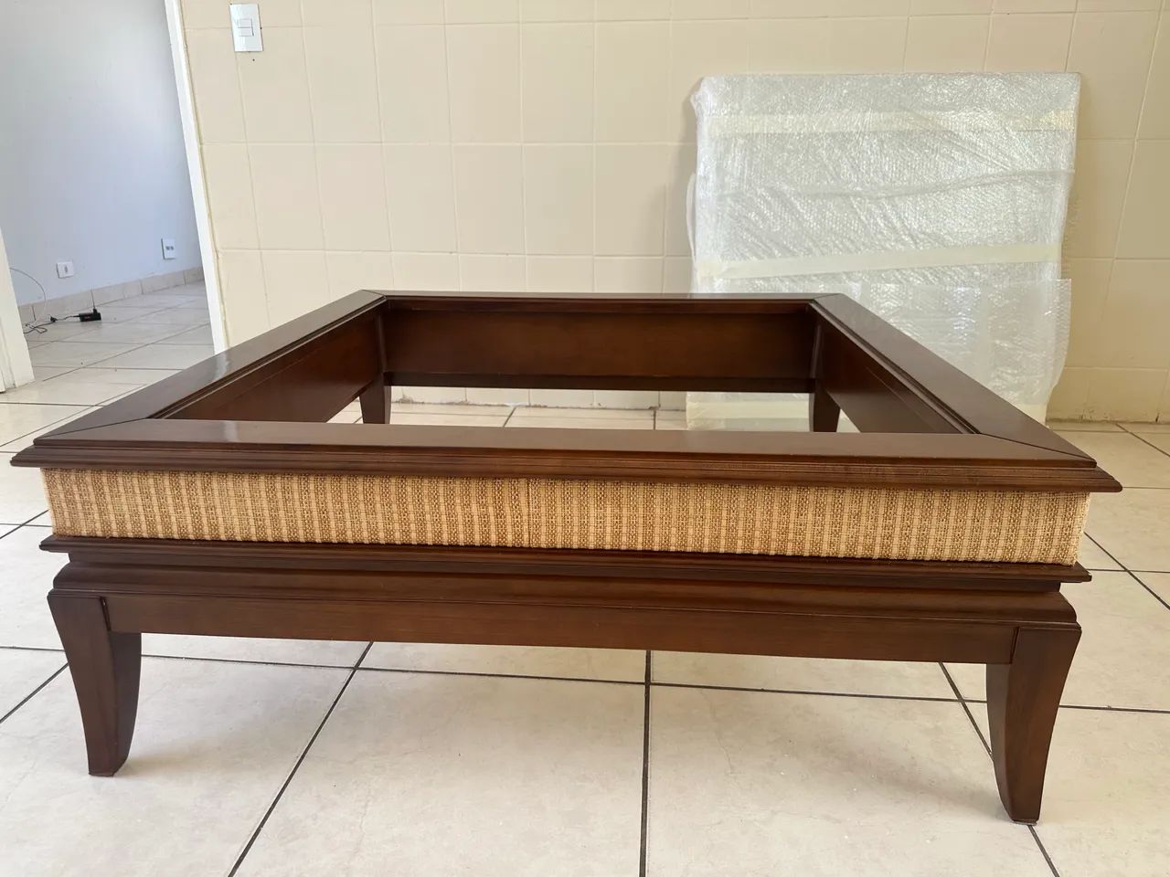 Mesa de centro com tampo de vidro 1,20 x 1,20 - Foto 2