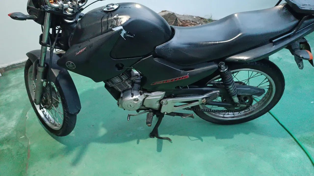 Factor YBR 125, 2011 preta - com baú / FIPE 7k