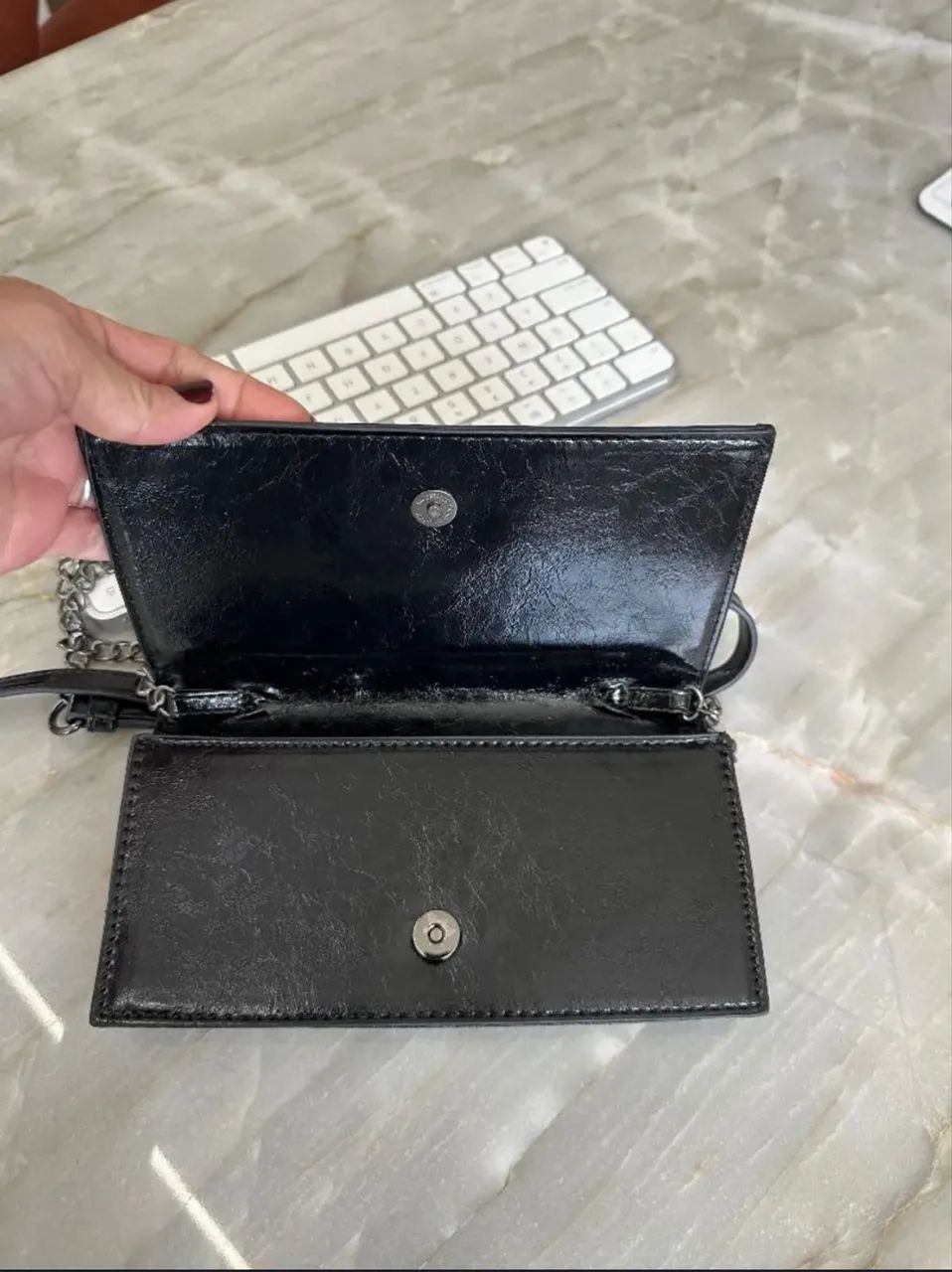 Bolsa preta com pedrinhas  - Foto 3