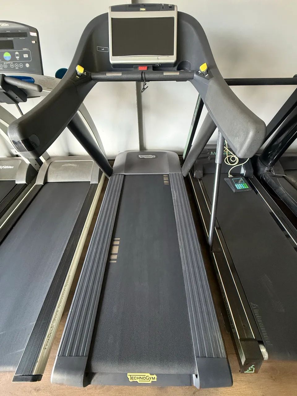 Esteira Profissional Technogym Excite+ Run Now 700 Unity - Tela Touchscreen - Foto 3