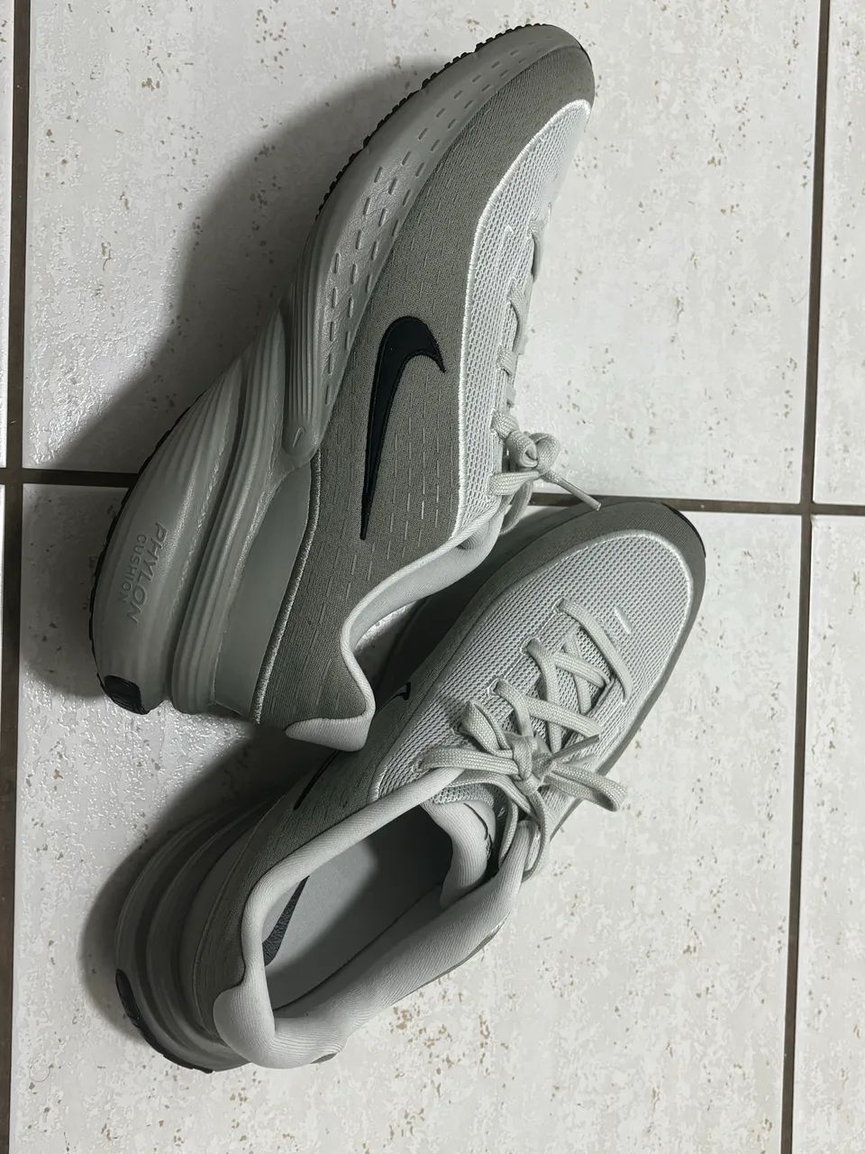 Tênis NIKE UPLIFT SC CINZA