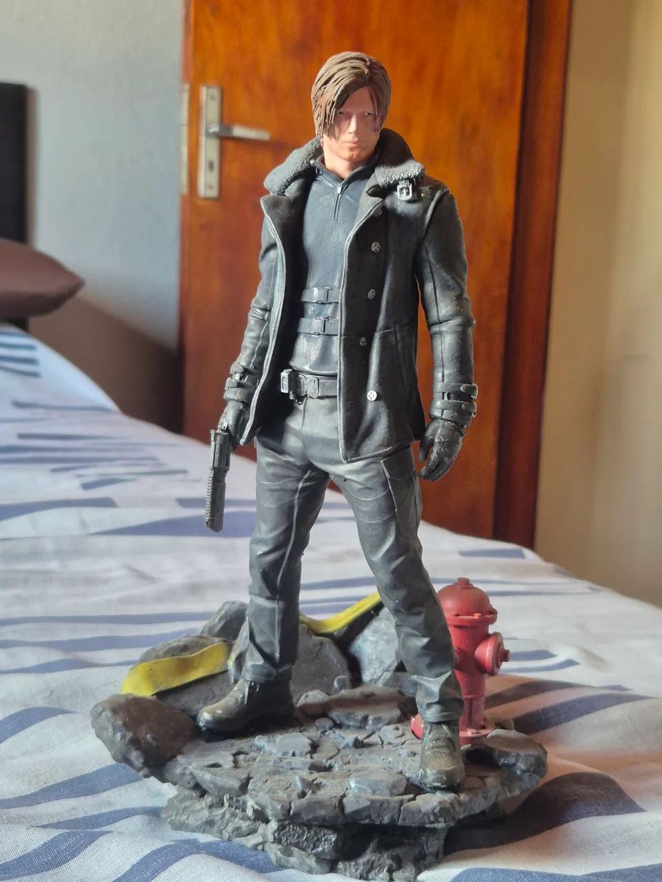 Action figure leon resident evil 