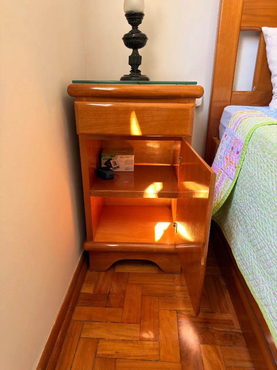 Mesa de cabeceira em madeira - Foto 2