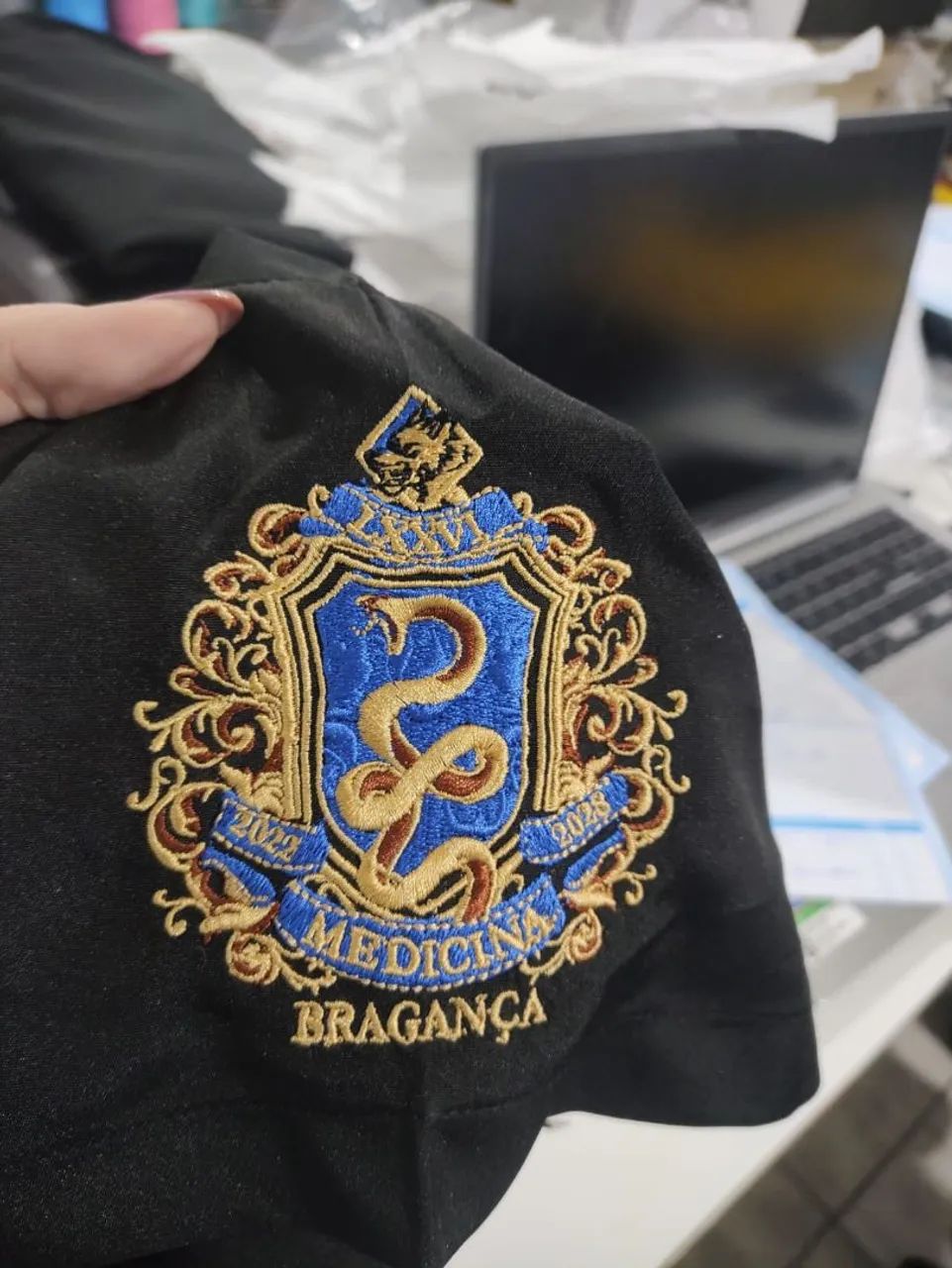 Brasão  e chaveito bordado - Foto 5