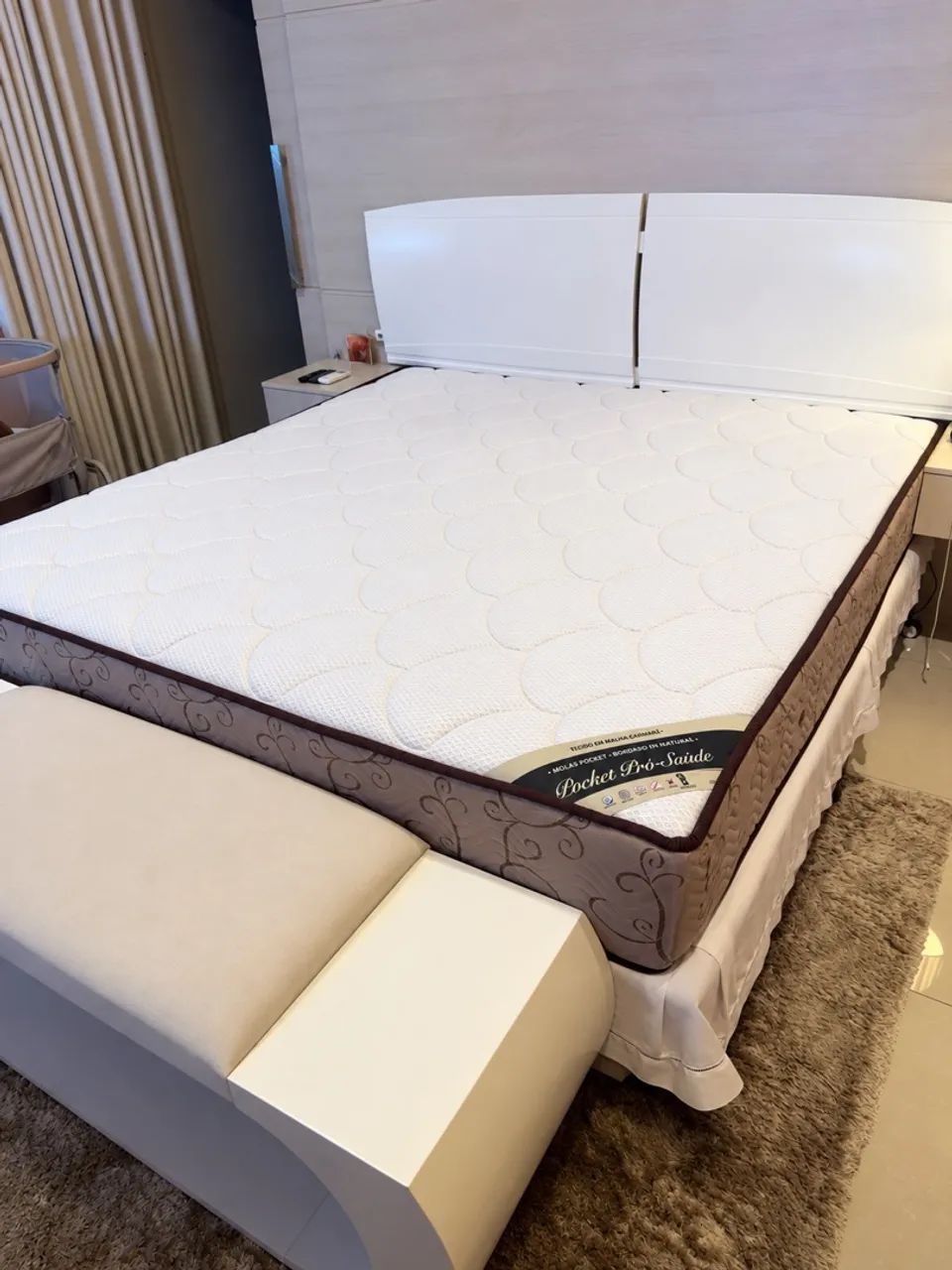 Cama com cabeceira e recamier 