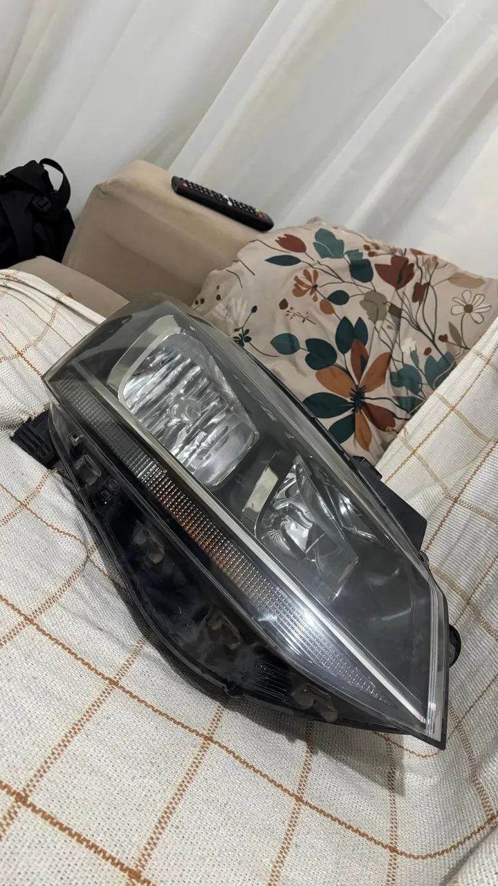 Farol Dianteiro Fox 2015 A 2021 Mascara Negra Friso Cromado