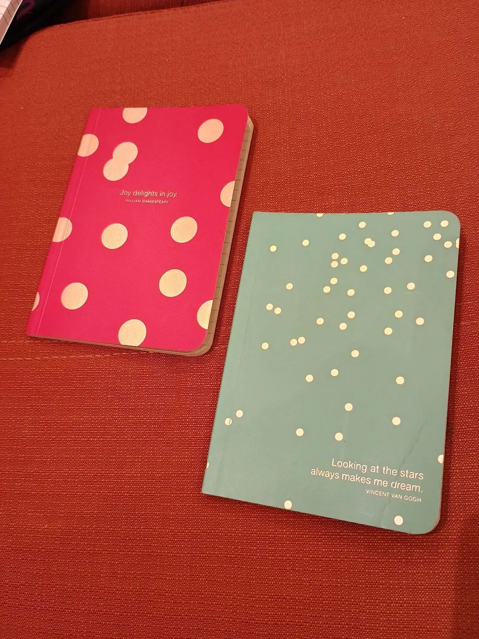 Kit 2 cadernos pautados com frases