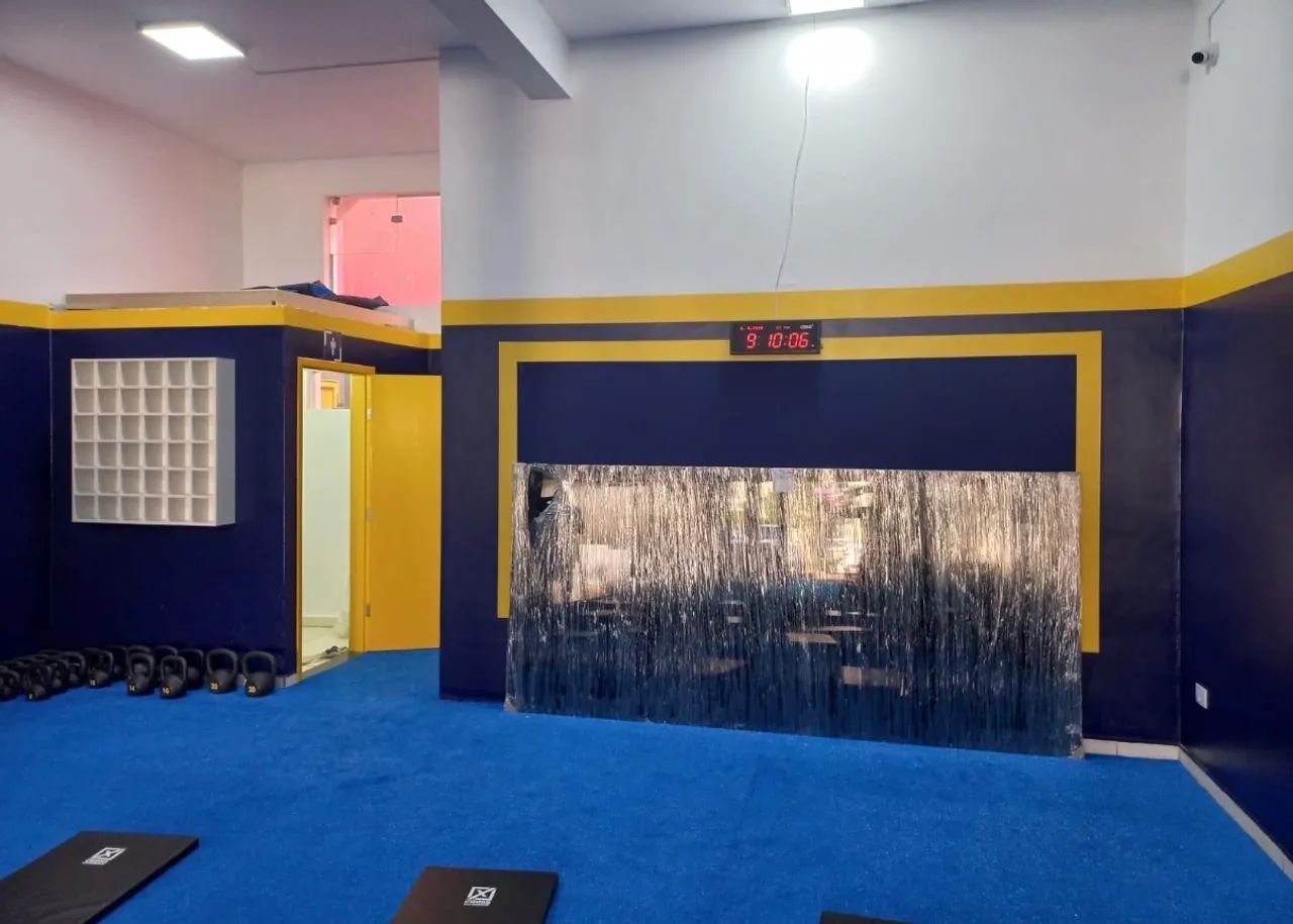Cômodo comercial 220m2 Novo Mundo - Foto 3