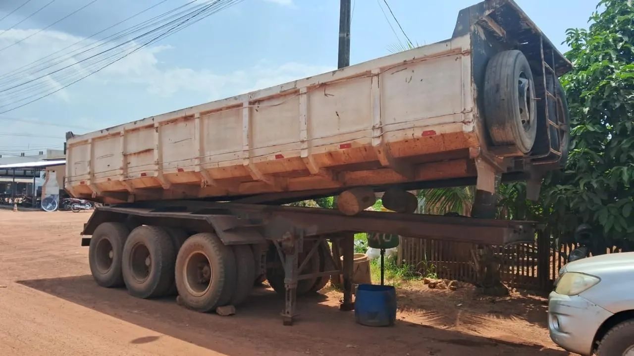 Carreta 3 eixos, caçamba