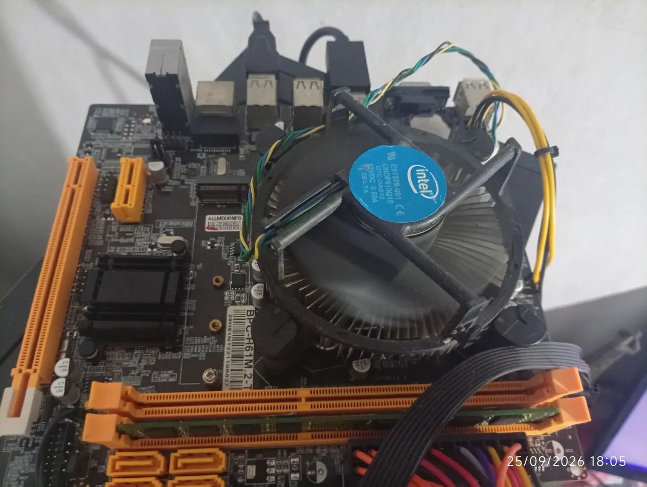 Computador. Gabinete, placa mãe, processador memória, hd