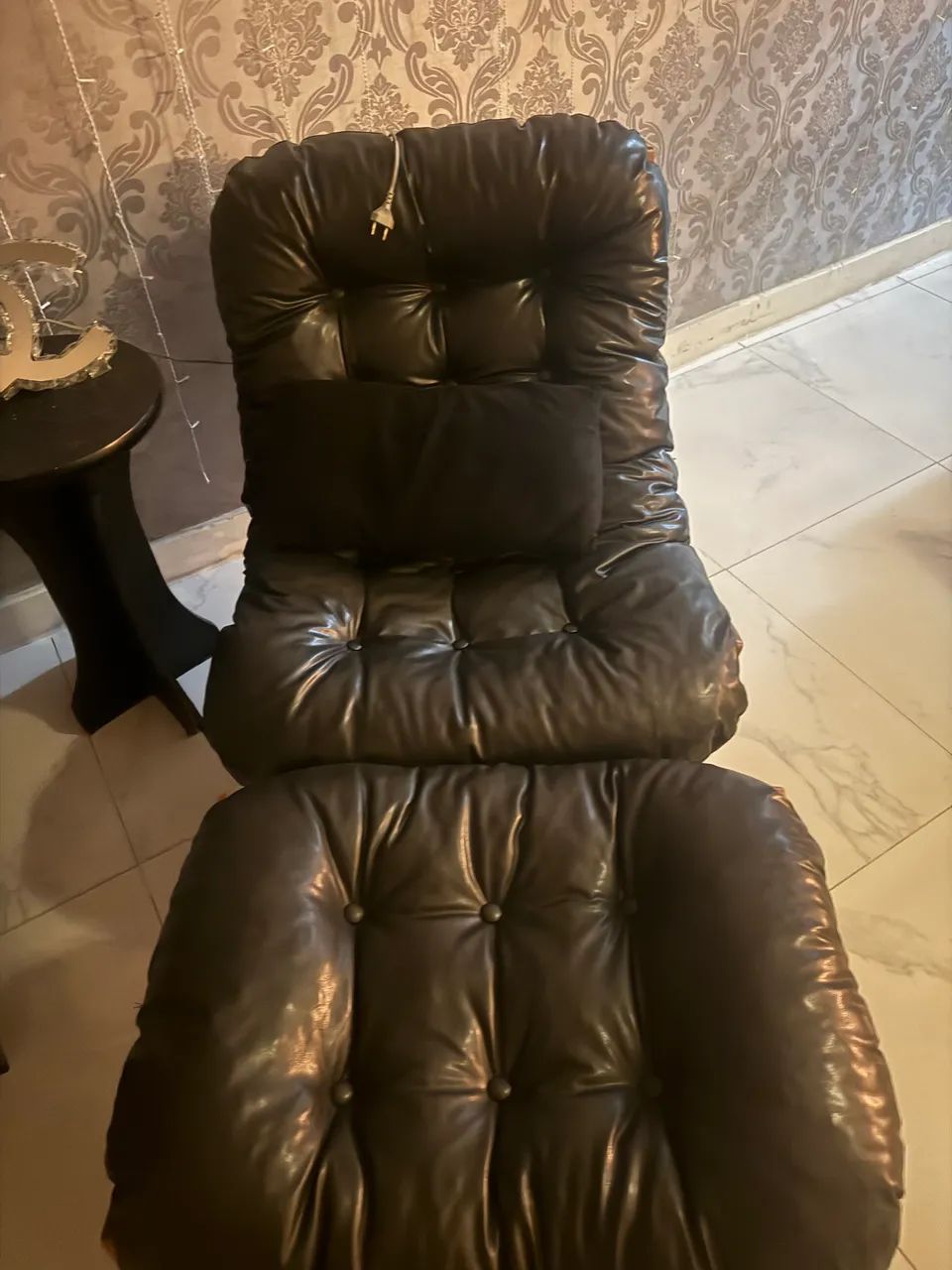 Poltrona couro e madeira