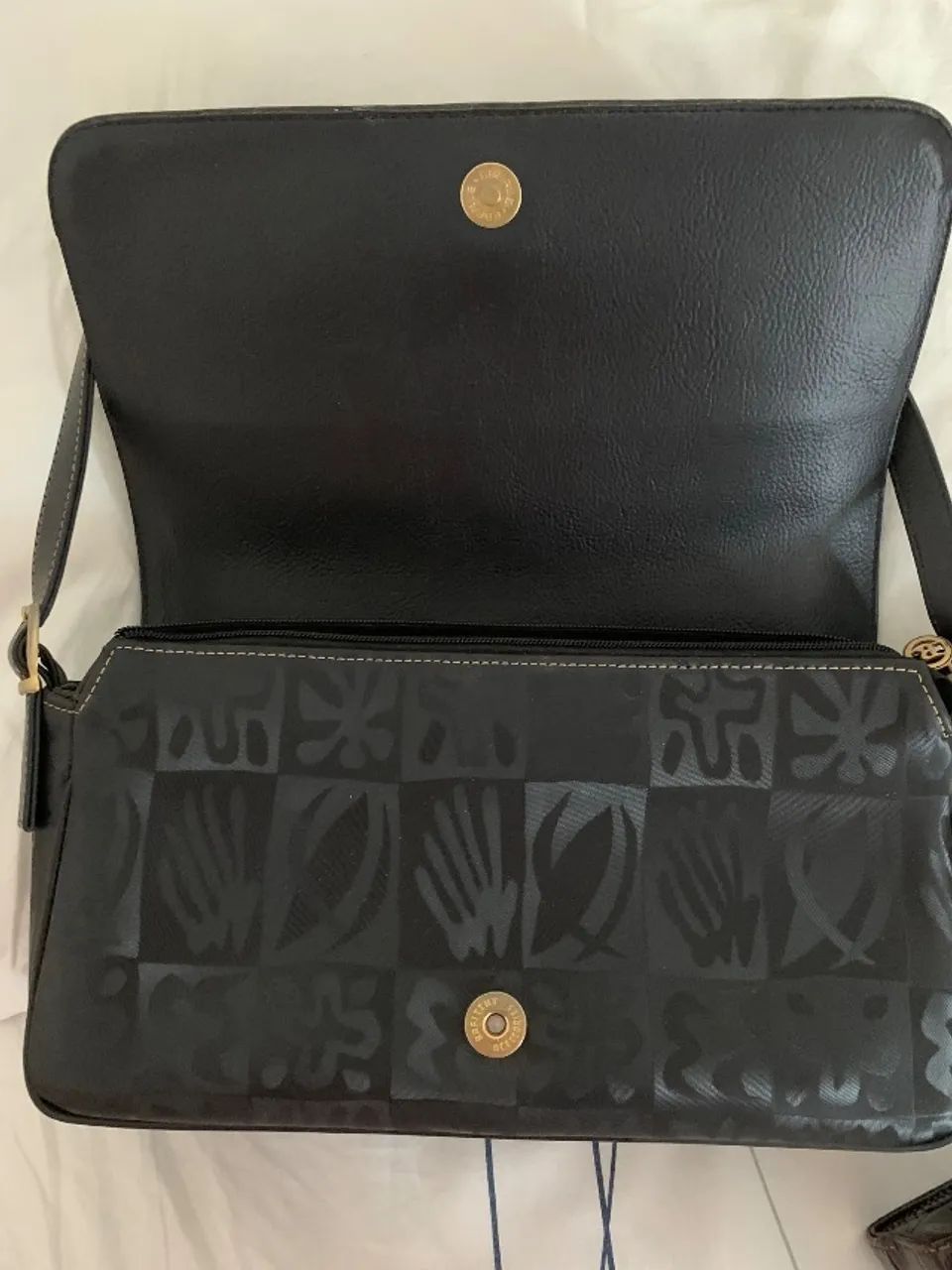 Bolsa preta de ombro 