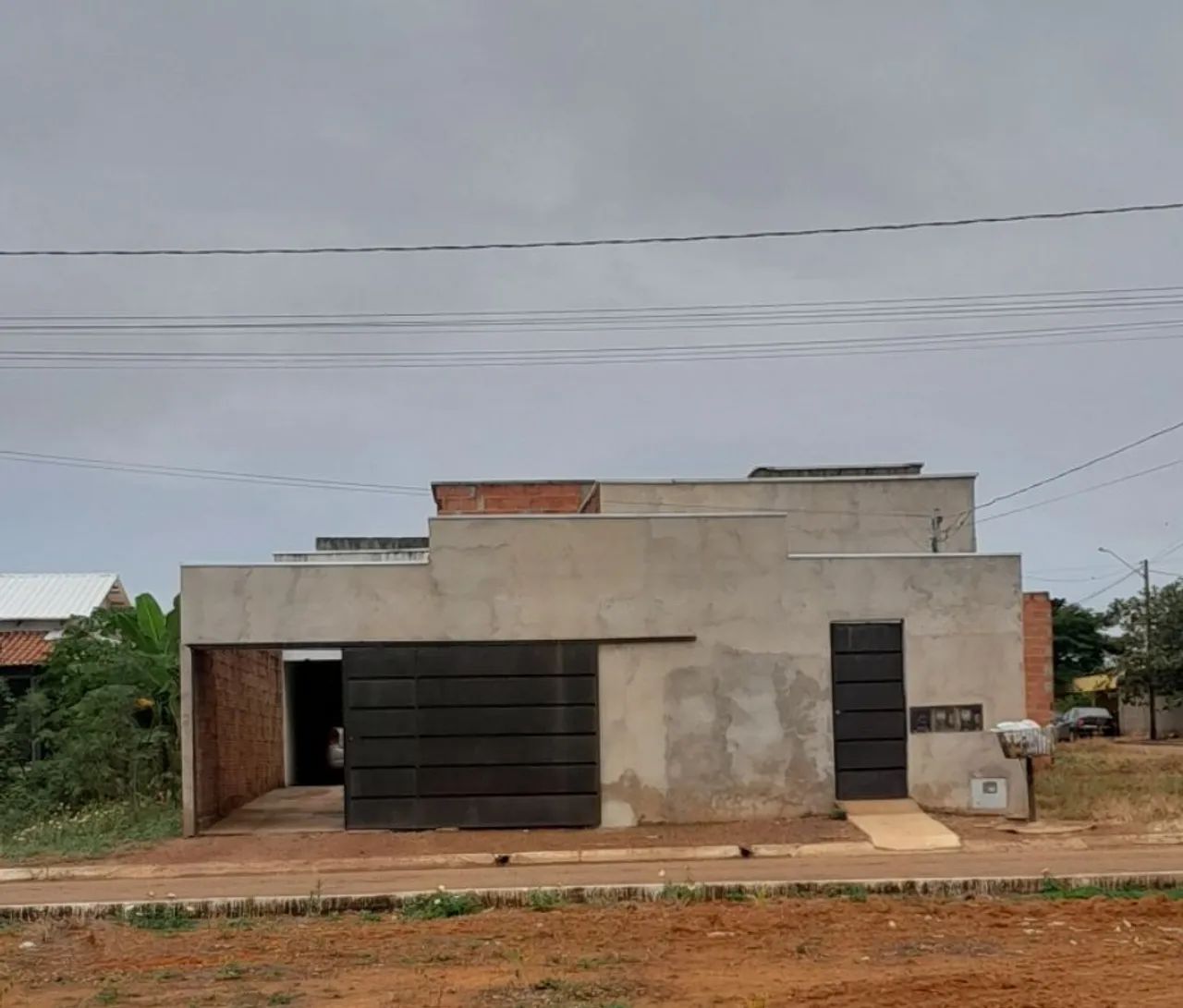 VENDE-SE CASA