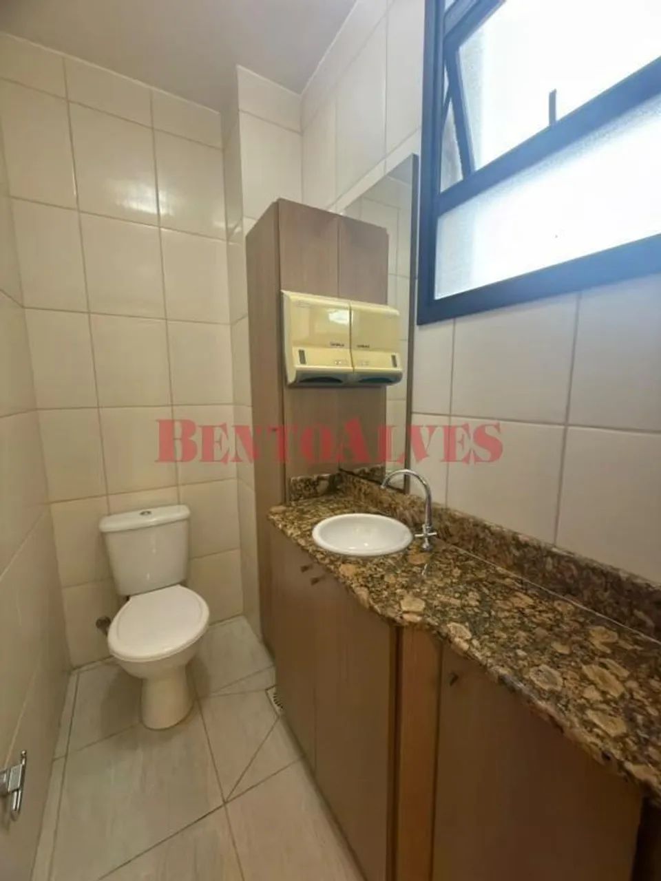 Sala aérea mobiliada, com recepção/sala de espera, 2 ambientes para atendimentos e copa. 1 - Foto 4