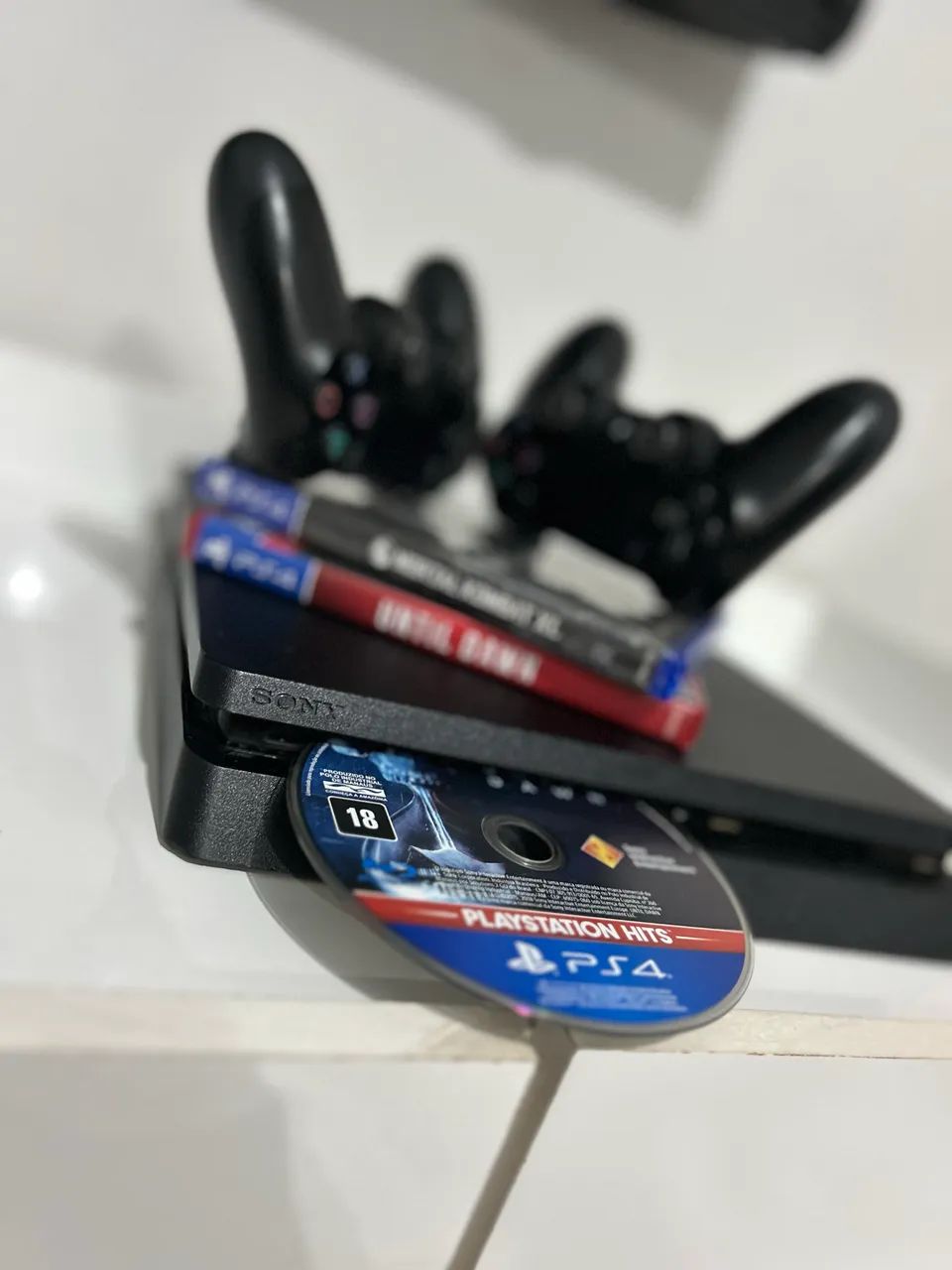 Ps4 slim 1TB + 2 jogos + 2 controles - Foto 4