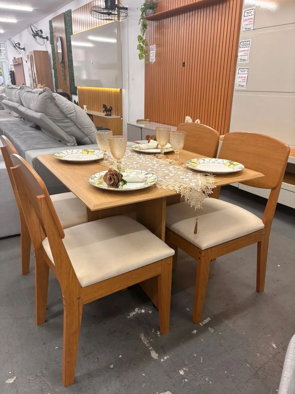 Mesa de Jantar 90x90 com 4 Cadeiras Entrega Rápida  - Foto 3