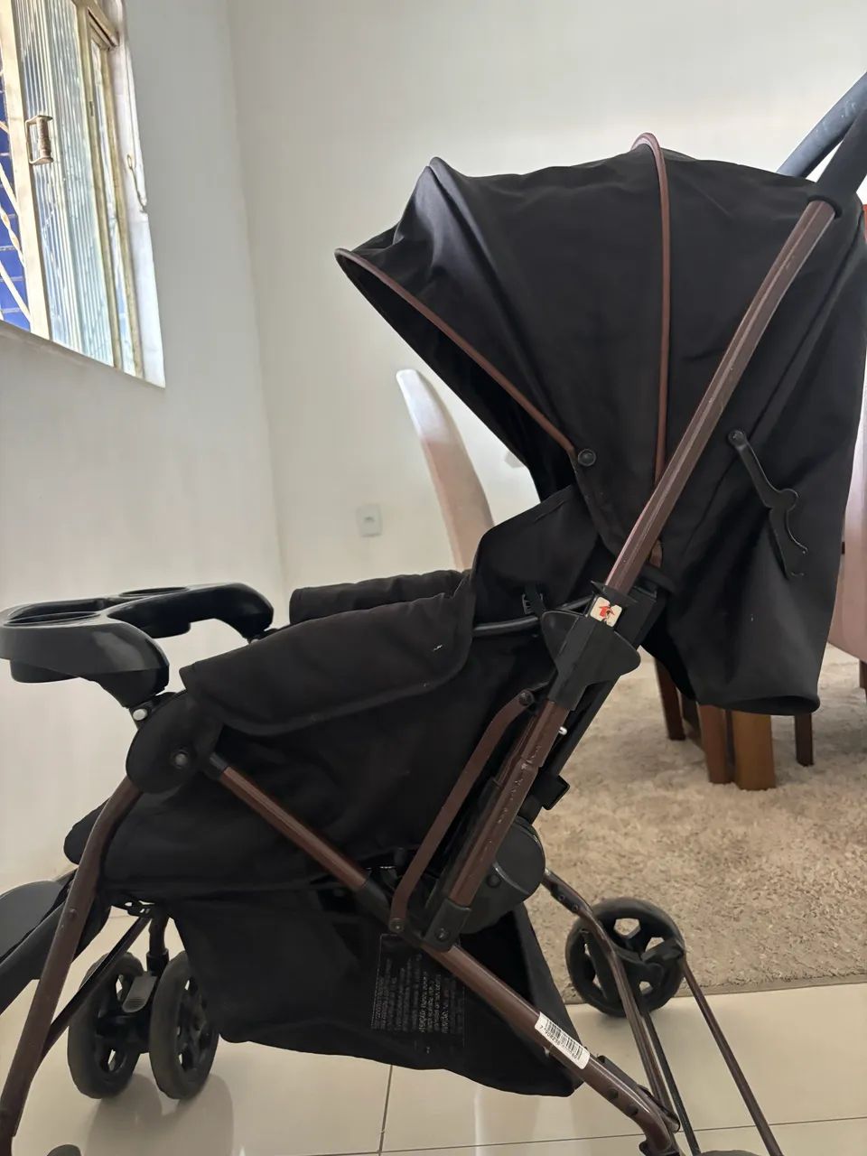 Carrinho de bebê + bebê conforto 