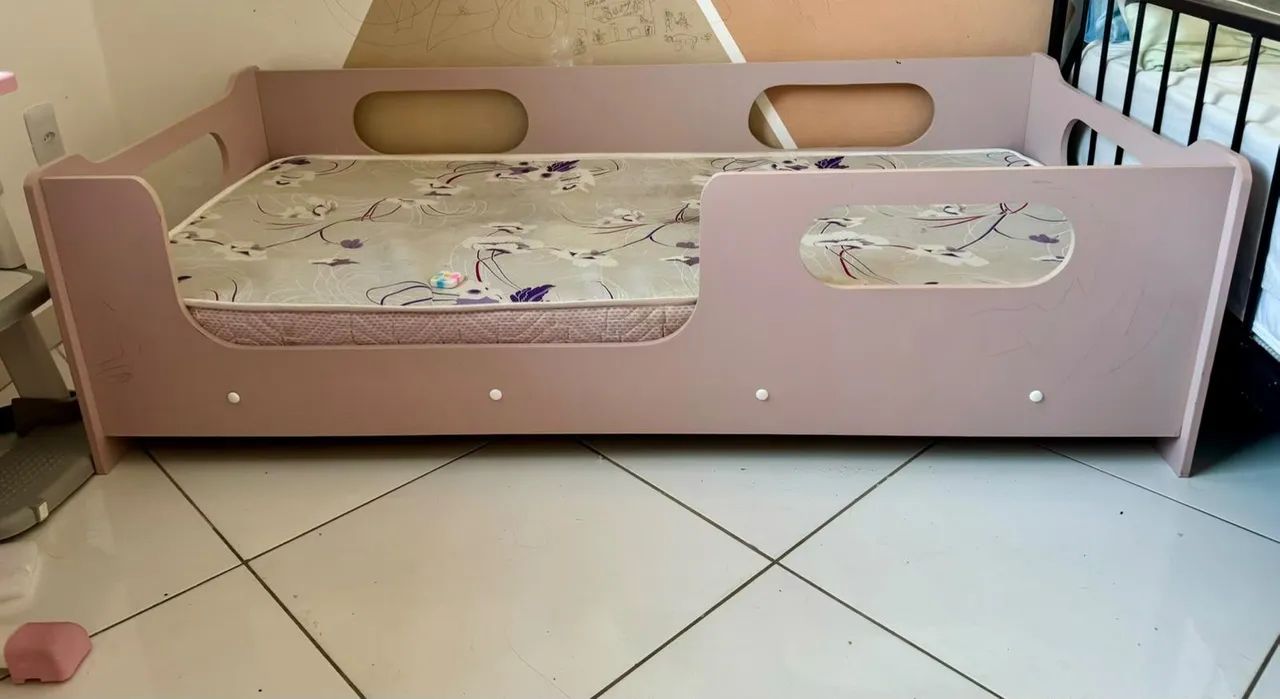Uma cama infantil para doaçao