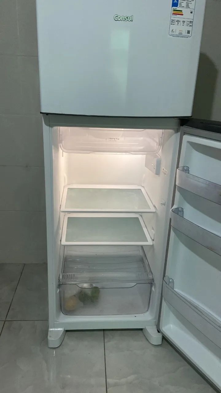 Geladeira da marca cônsul 260 litro - Foto 2
