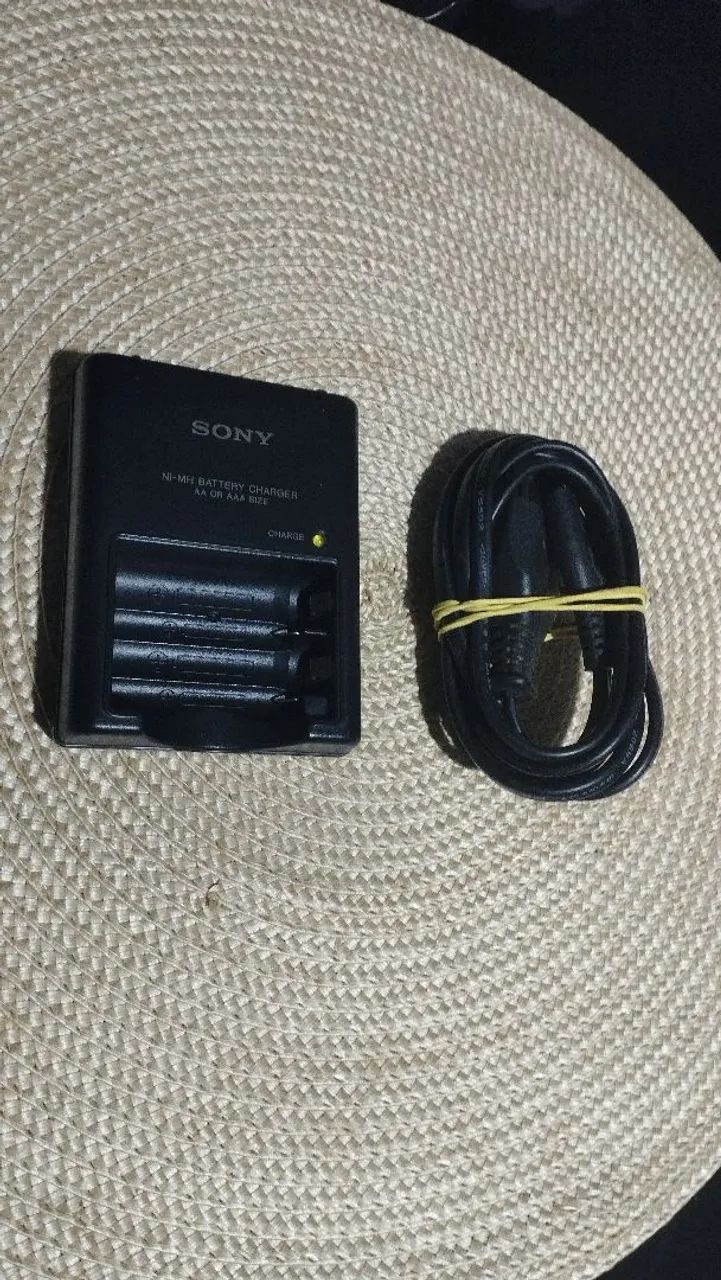 Carregador Original da Sony para Pilhas Modelo:BC-CS2A R$:100 REAIS 
