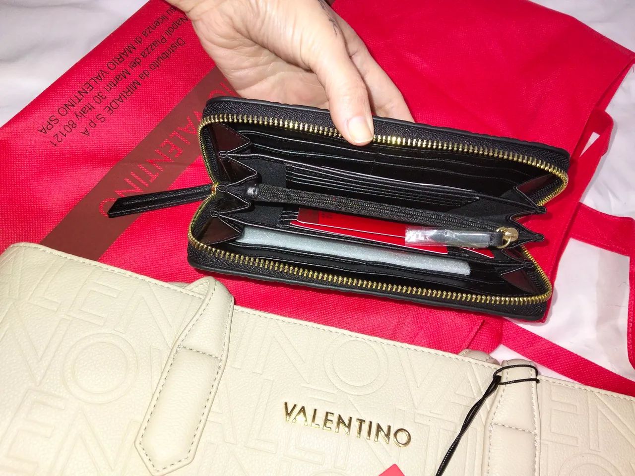 Vendo Bolsa e Carteira de marca de grife Original. - Foto 2