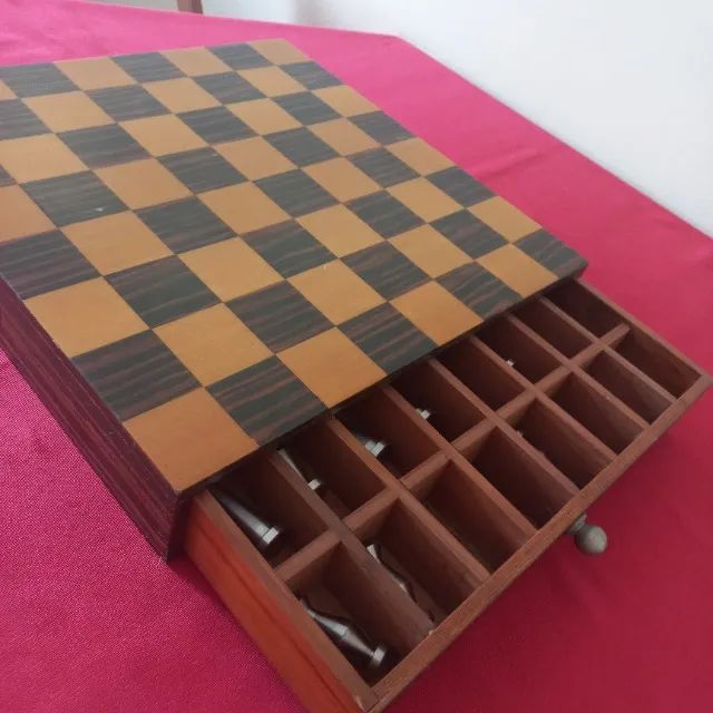 Jogo de xadrez 32 peças em metal e tabuleiro de madeira - Foto 3