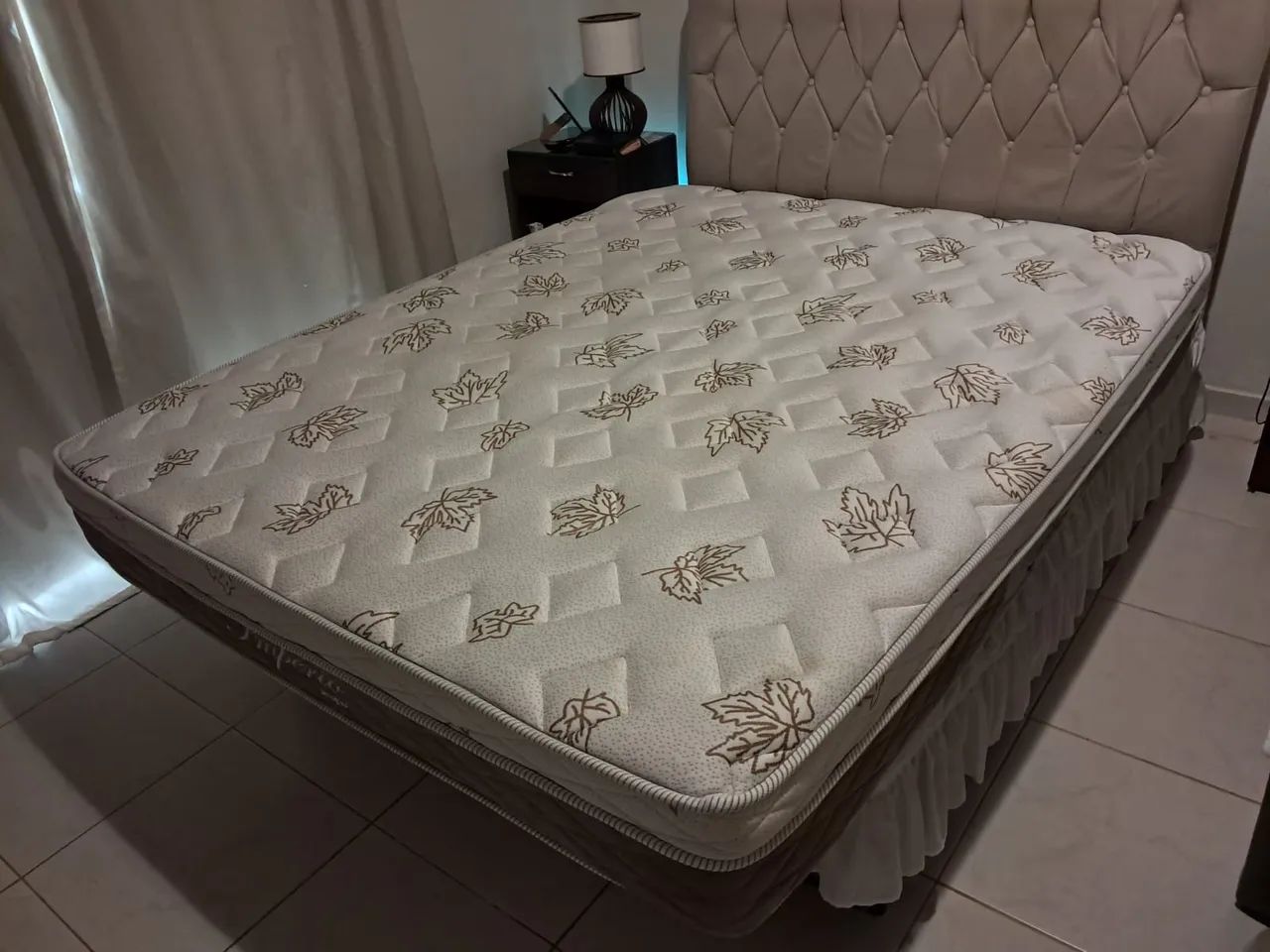 UM COLCHÃO QUEEM - Foto 3