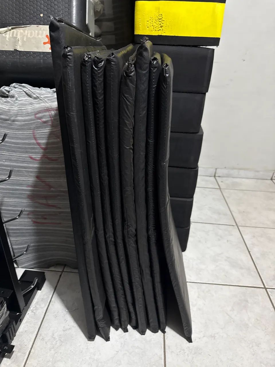 Colchonete usado - R$ 20 cada