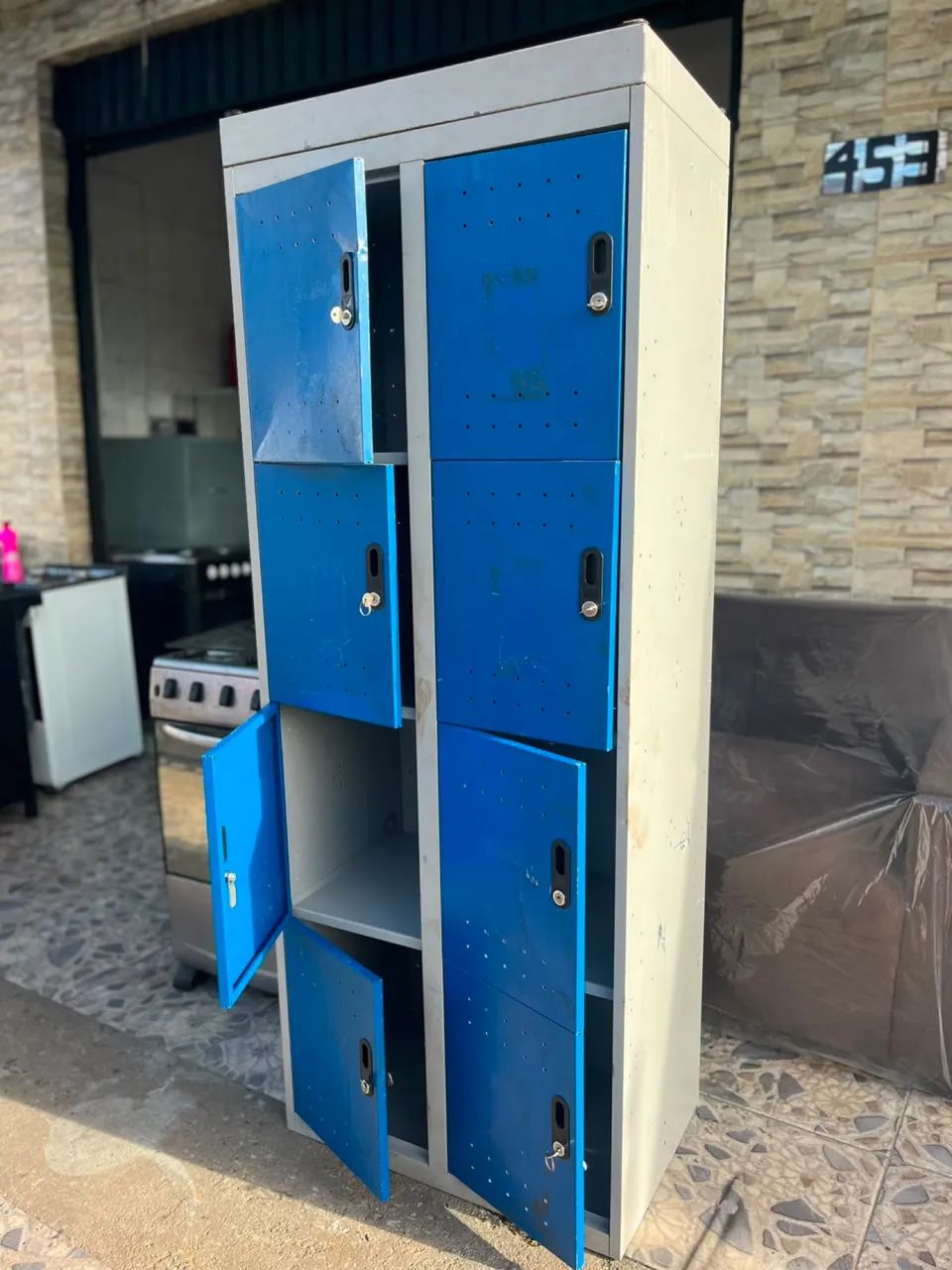 Vende-se Armário com 8 portas 