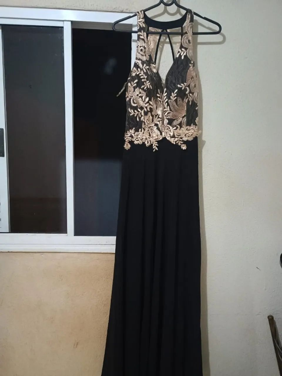Vestido Longo de Festa Preto e Dourado Bloomin - Tamanho G (Ideal Formatura / Casamento) - Foto 5