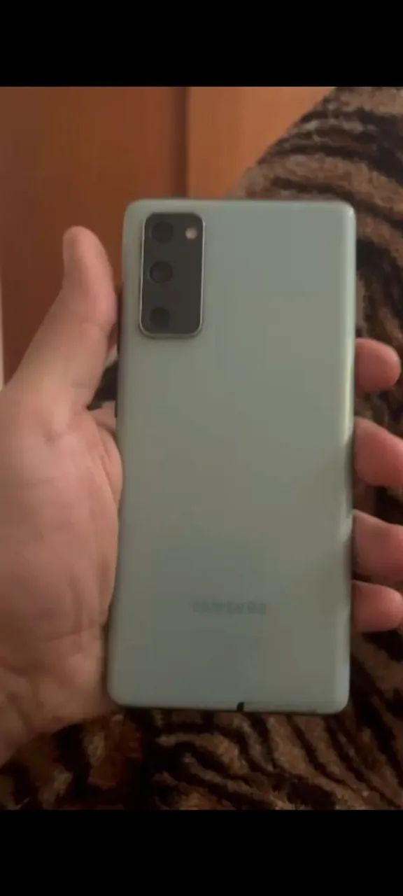 S20FE FUNCIONANDO TUDO. VAI COM CARREGADOR E CAIXA