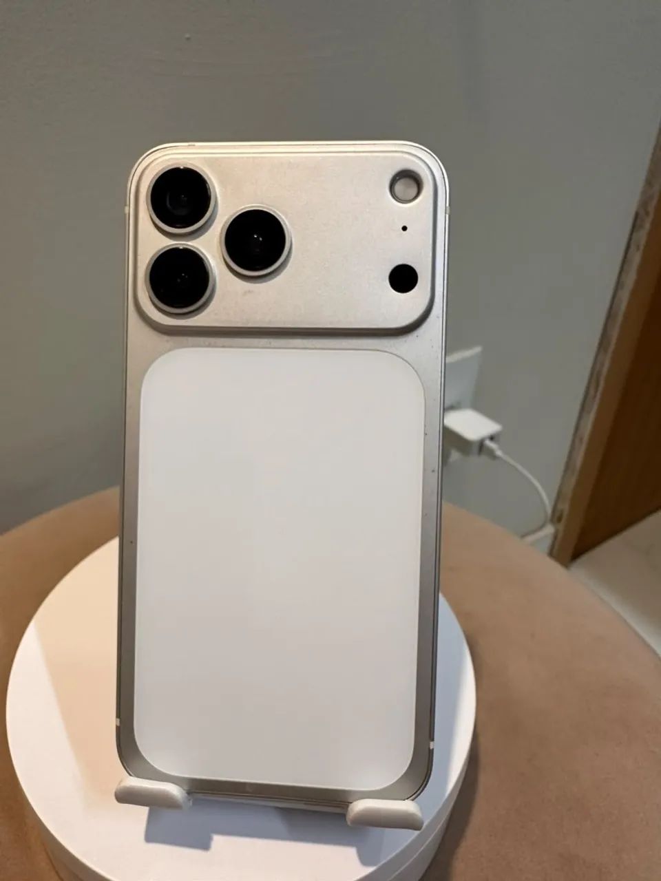 iPhone 12 transformado em 17 Pro