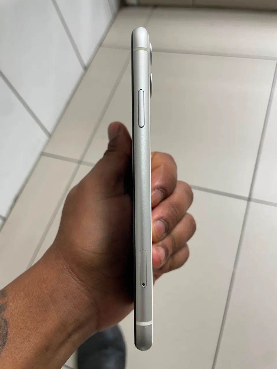iPhone 11 Branco 64GB - Perfeito Funcionamento (Apenas Detalhes) - Foto 2